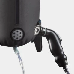 Quechua Zonnedouche Voor Kamperen Met Druk 10 Liter -Aanbiedingen Sportief Leven Winkel zonnedouche voor kamperen met druk 10 liter 2